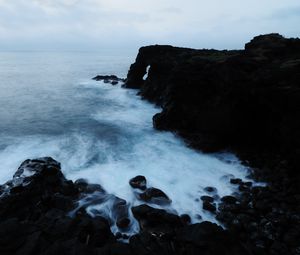 Preview wallpaper ocean, rocks, surf, italy, catania