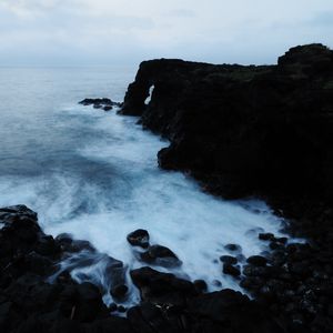 Preview wallpaper ocean, rocks, surf, italy, catania