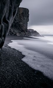 Preview wallpaper ocean, rocks, surf, pebbles, bw, dark