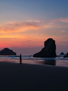 Preview wallpaper ocean, silhouette, sunset, rocks, loneliness