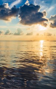 Preview wallpaper ocean, sun, clouds, reflection