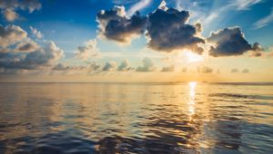 Preview wallpaper ocean, sun, clouds, reflection