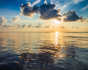 Preview wallpaper ocean, sun, clouds, reflection