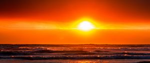 Preview wallpaper ocean, sunset, horizon, sky, waves