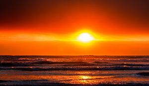 Preview wallpaper ocean, sunset, horizon, sky, waves