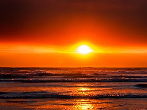 Preview wallpaper ocean, sunset, horizon, sky, waves