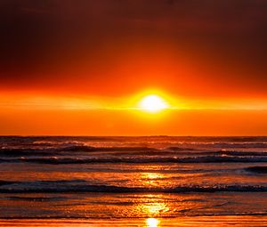 Preview wallpaper ocean, sunset, horizon, sky, waves