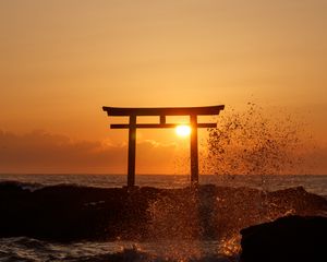 Preview wallpaper ocean, sunset, landscape, coast, spray, waves