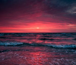 Preview wallpaper ocean, sunset, surf, horizon, sea, sky, foam