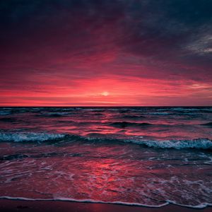 Preview wallpaper ocean, sunset, surf, horizon, sea, sky, foam