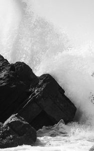 Preview wallpaper ocean, surf, spray, shore, black and white