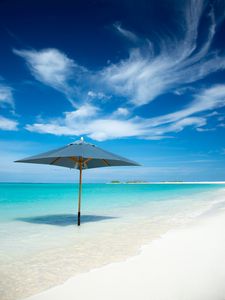 Preview wallpaper ocean, umbrella, horizon, clouds, tropics, shore