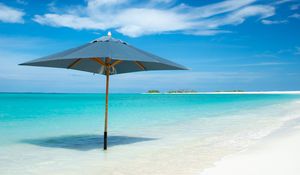 Preview wallpaper ocean, umbrella, horizon, clouds, tropics, shore