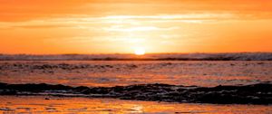 Preview wallpaper ocean, water, horizon, beach, sunset, sun