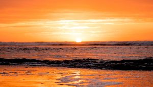 Preview wallpaper ocean, water, horizon, beach, sunset, sun