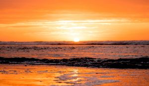 Preview wallpaper ocean, water, horizon, beach, sunset, sun