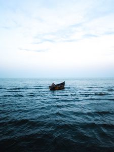 Preview wallpaper ocean, water, waves, boat