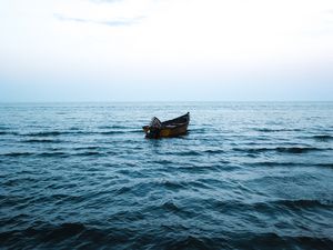 Preview wallpaper ocean, water, waves, boat