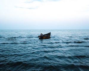 Preview wallpaper ocean, water, waves, boat