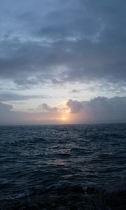 Preview wallpaper ocean, water, waves, horizon, sun, sunset