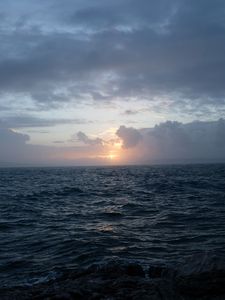 Preview wallpaper ocean, water, waves, horizon, sun, sunset