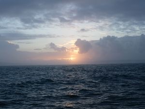 Preview wallpaper ocean, water, waves, horizon, sun, sunset