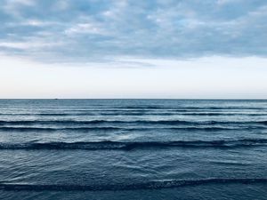Preview wallpaper ocean, water, waves, horizon