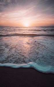 Preview wallpaper ocean, waves, beach, horizon, sunset