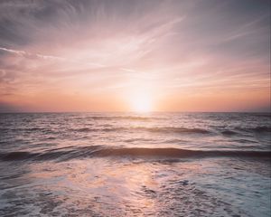 Preview wallpaper ocean, waves, beach, horizon, sunset