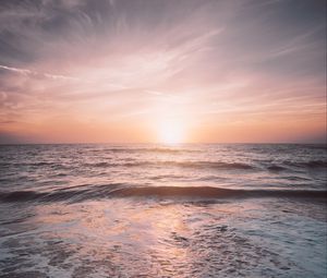 Preview wallpaper ocean, waves, beach, horizon, sunset