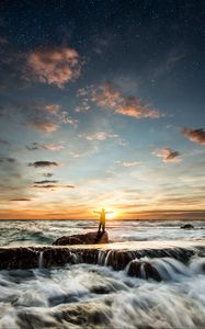 Preview wallpaper ocean, waves, foam, stones, man, silhouette, sunset