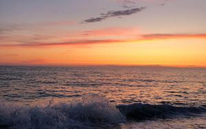 Preview wallpaper ocean, waves, splash, coast, horizon