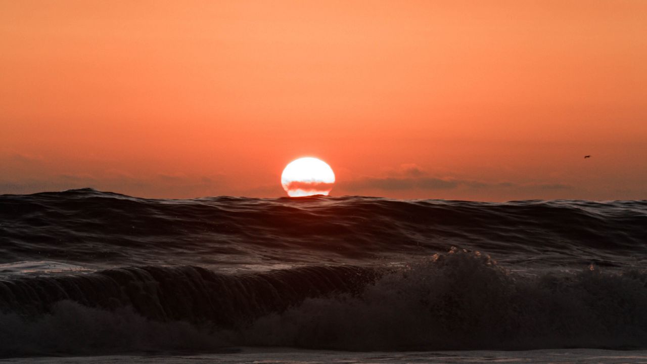 Wallpaper ocean, waves, sun, sunset
