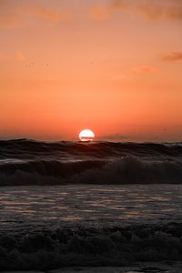 Preview wallpaper ocean, waves, sun, sunset