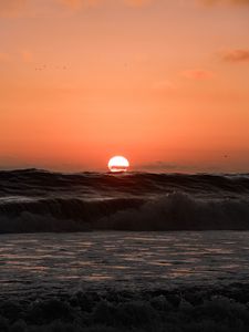 Preview wallpaper ocean, waves, sun, sunset