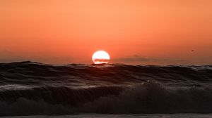Preview wallpaper ocean, waves, sun, sunset