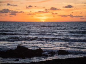 Preview wallpaper ocean, waves, water, horizon, sunset