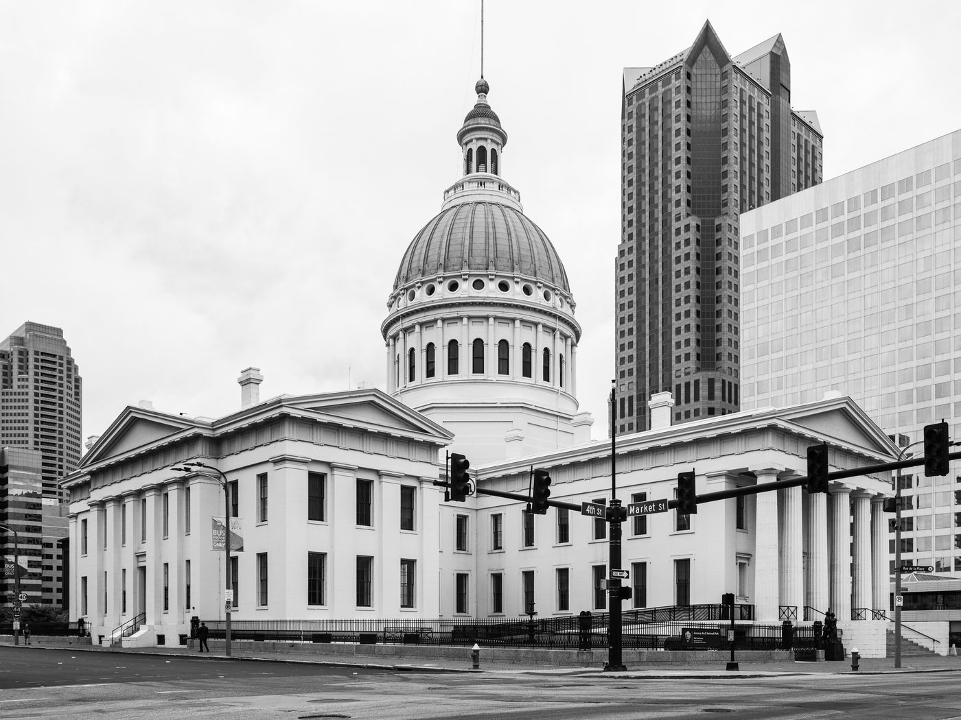 1400x1050 Wallpaper old courthouse, architecture, building, dome, bw