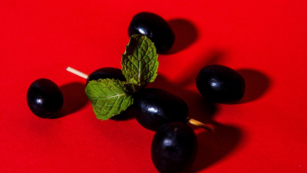 Wallpaper olives, berries, toothpick, red