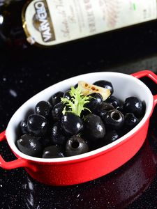 Preview wallpaper olives, vegetables, plate