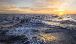 Preview wallpaper open sea, sunset, waves