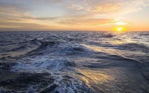 Preview wallpaper open sea, sunset, waves