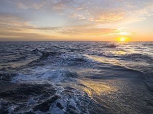 Preview wallpaper open sea, sunset, waves