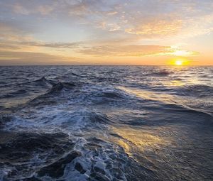 Preview wallpaper open sea, sunset, waves