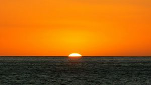 Preview wallpaper orange, dark blue, sea, horizon, sun