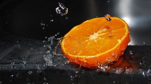 Preview wallpaper orange, half, water, splashes, citrus