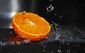 Preview wallpaper orange, segment, splashes, water