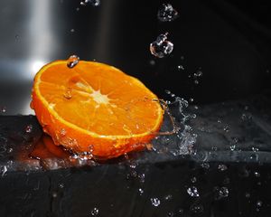 Preview wallpaper orange, segment, splashes, water