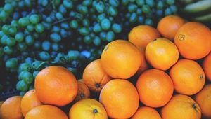 Preview wallpaper oranges, grapes, fruit