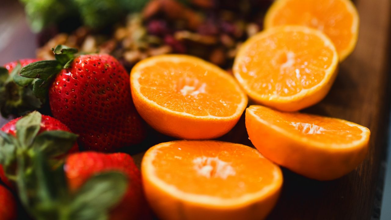Wallpaper oranges, strawberries, fruits